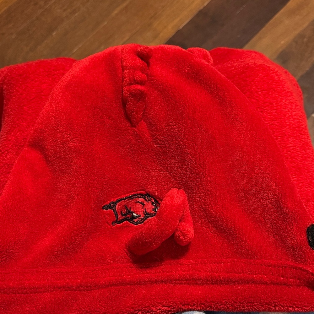 ComfyCritters Red Razorback soft blanket - Picture 6 of 9